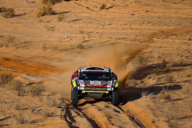 Prokop na Dakaru opět předčil hvězdy, Macík vyhrál a upevnil vedení v kamionech