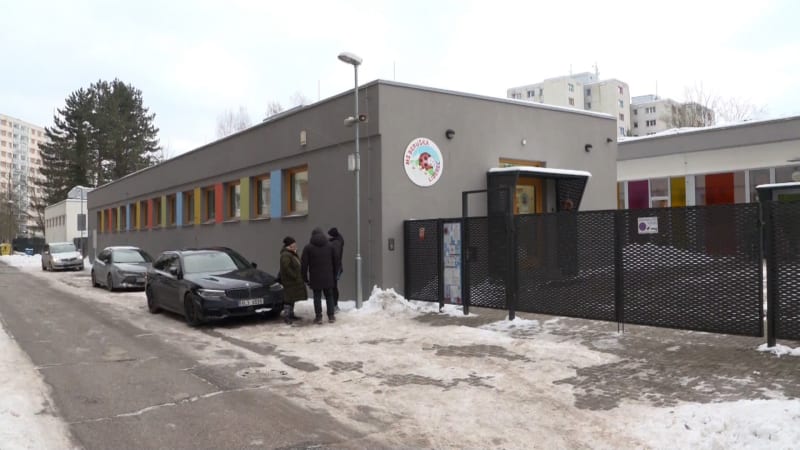 Falešný „strejda Michal“ chtěl ve školce v Liberci ukrást dítě. Zasahovat musela policie