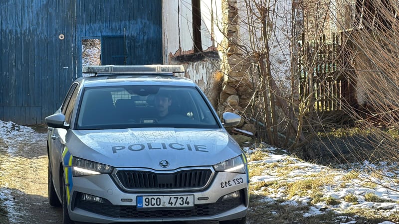Odříznu vám hlavu zaživa, vyhrožoval muž. Strážník nekompromisně zasáhl, ukazuje video