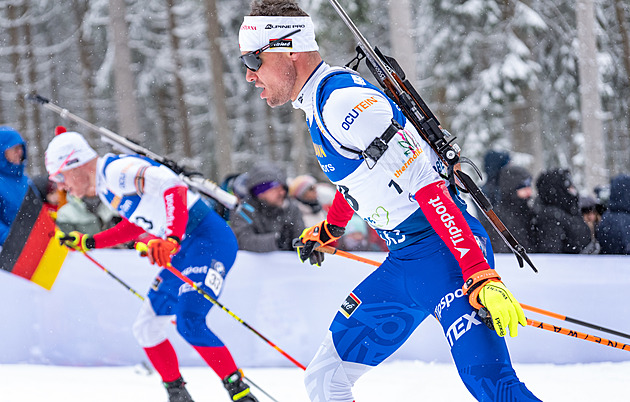 Biatlon ONLINE: Muži jedou štafetu, Krčmář zvládnul položku vestoje a polepšil si