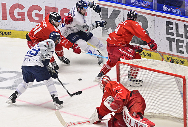 ONLINE: Plzeň se může vrátit na druhé místo, nad Olomoucí v závěru vede