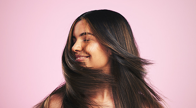 V zimě vlasy trpí. Pomozte jim vhodnou péčí, která je vyživí a ochrání