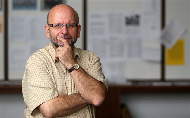 Spící studentce sáhl na bradavku. Za sexuální útok dostal učitel u soudu pokutu