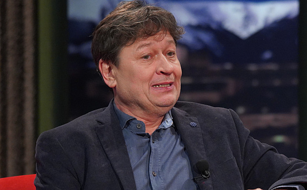 Režisér Snowboarďáků Karel Janák se zranil na lyžích. Má zlomené obě ruce