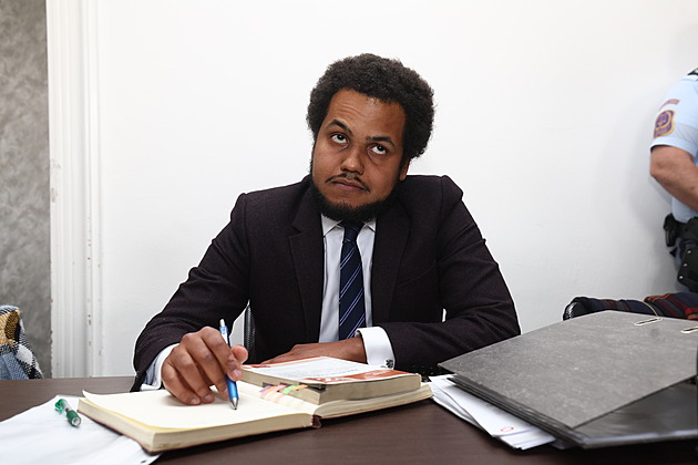 Soud rozhoduje, zda pustí Feriho z vězení. Expolitik však čelí další obžalobě