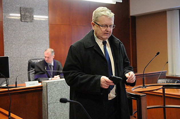 Za napadení Babiše chce žaloba i peněžitý trest. Nevím, jak bych platil, tvrdí senior