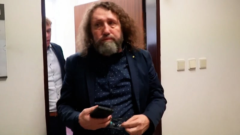 Zvrat v případě střílejících milenců a místostarostů Lovosic: Přiznání viny a miliony v garáži