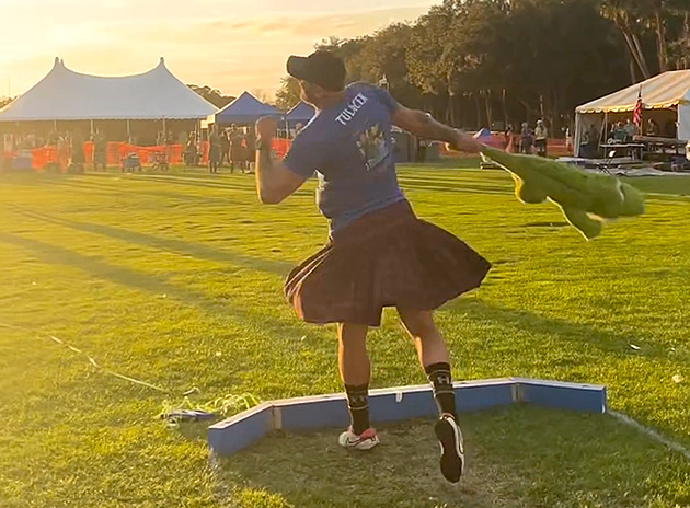 Čech vyhrál mistrovství světa v hodu plyšovým aligátorem. S rekordem navrch