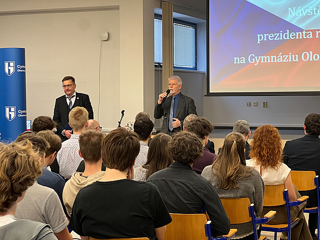 Prezident Pavel zahájil návštěvu Olomouckého kraje. Zamířil za gymnazisty