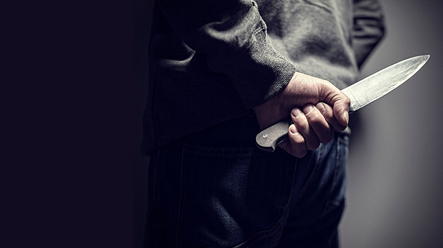 Muž v baru napadl a pobodal soka v lásce, útočníka zpacifikovali hosté