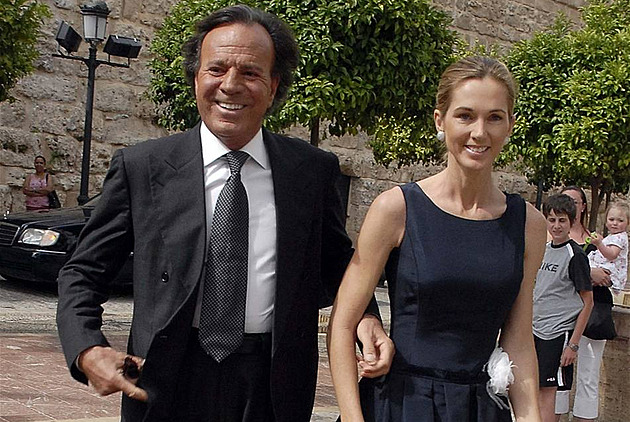 Iglesias ukázal zprávy, jež mu podle něj psaly ženy vinící ho ze sexuálních útoků