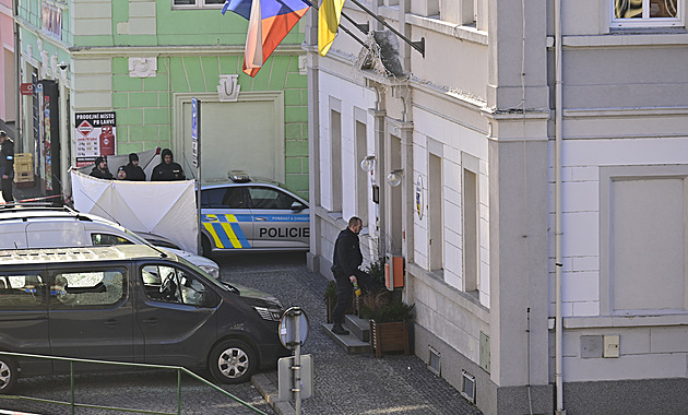 Zlo vstoupilo do našich životů, píše rodina oběti z Chřibské. Úřad zůstává zavřený