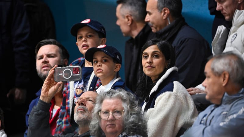 Olympiáda ON-LINE: České hokejistky hrají se superfavoritem, v hledišti je i JD Vance